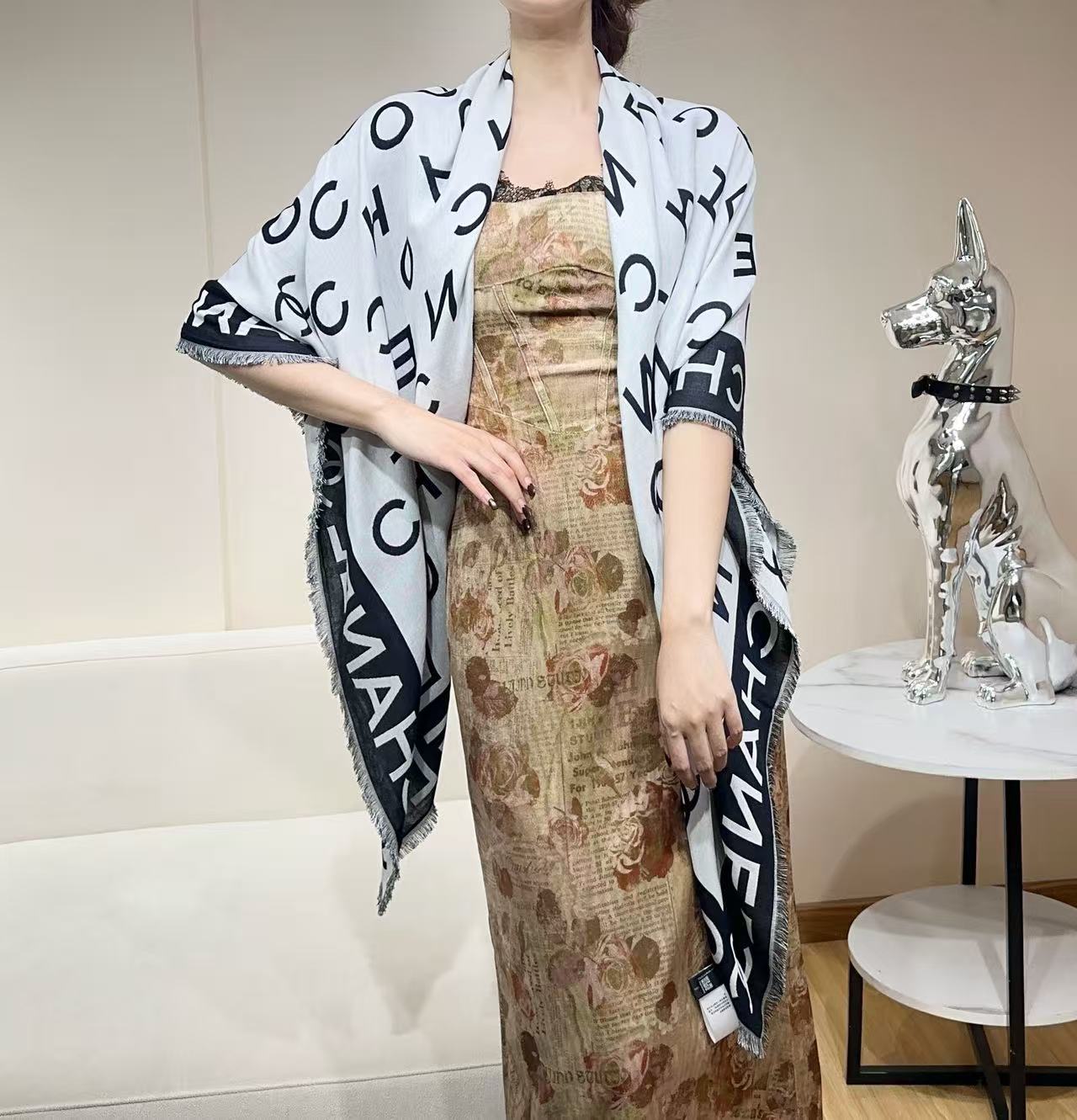 𝐂HANEL 2025秋冬限量版‼️香奶奶家❤️闭眼全收专柜货，小香今年新品。小字母大尺寸美到没朋友❗️