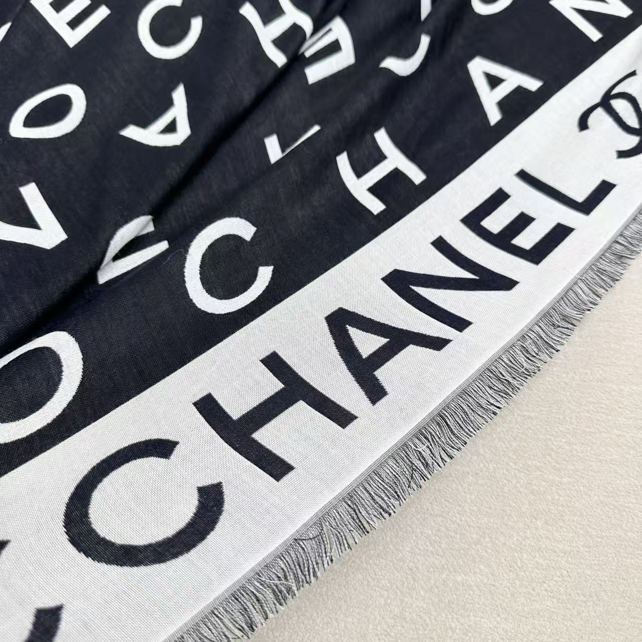 𝐂HANEL 2025秋冬限量版‼️香奶奶家❤️闭眼全收专柜货，小香今年新品。小字母大尺寸美到没朋友❗️