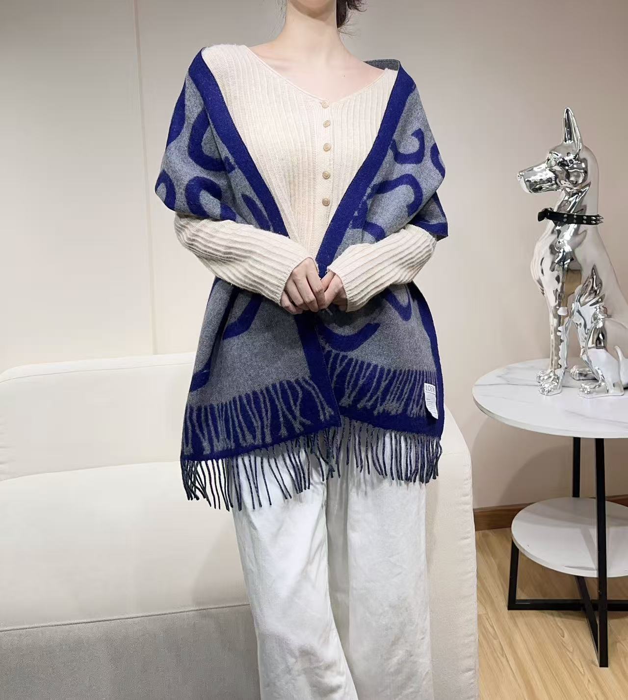 ❤️上新！Loewe新品❗️罗意威很幸運拿到這個品牌的東西，真的不多見，很少在國內做訂單，款式真的少的可