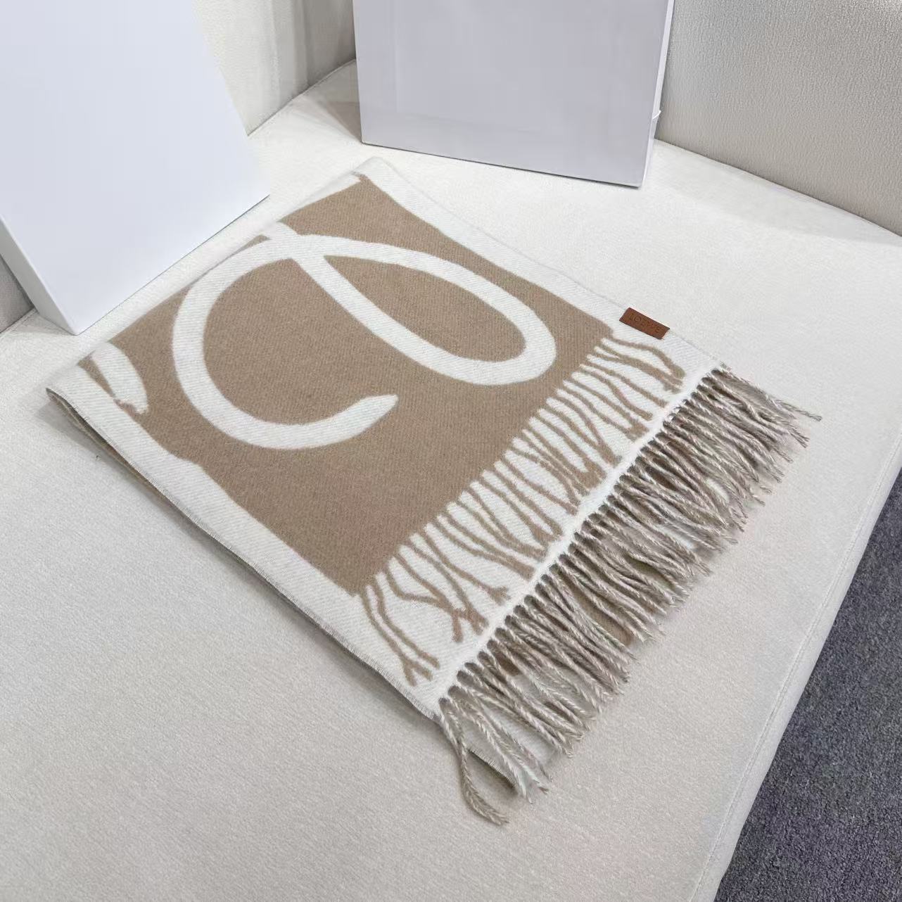 ❤️上新！Loewe新品❗️罗意威很幸運拿到這個品牌的東西，真的不多見，很少在國內做訂單，款式真的少的可