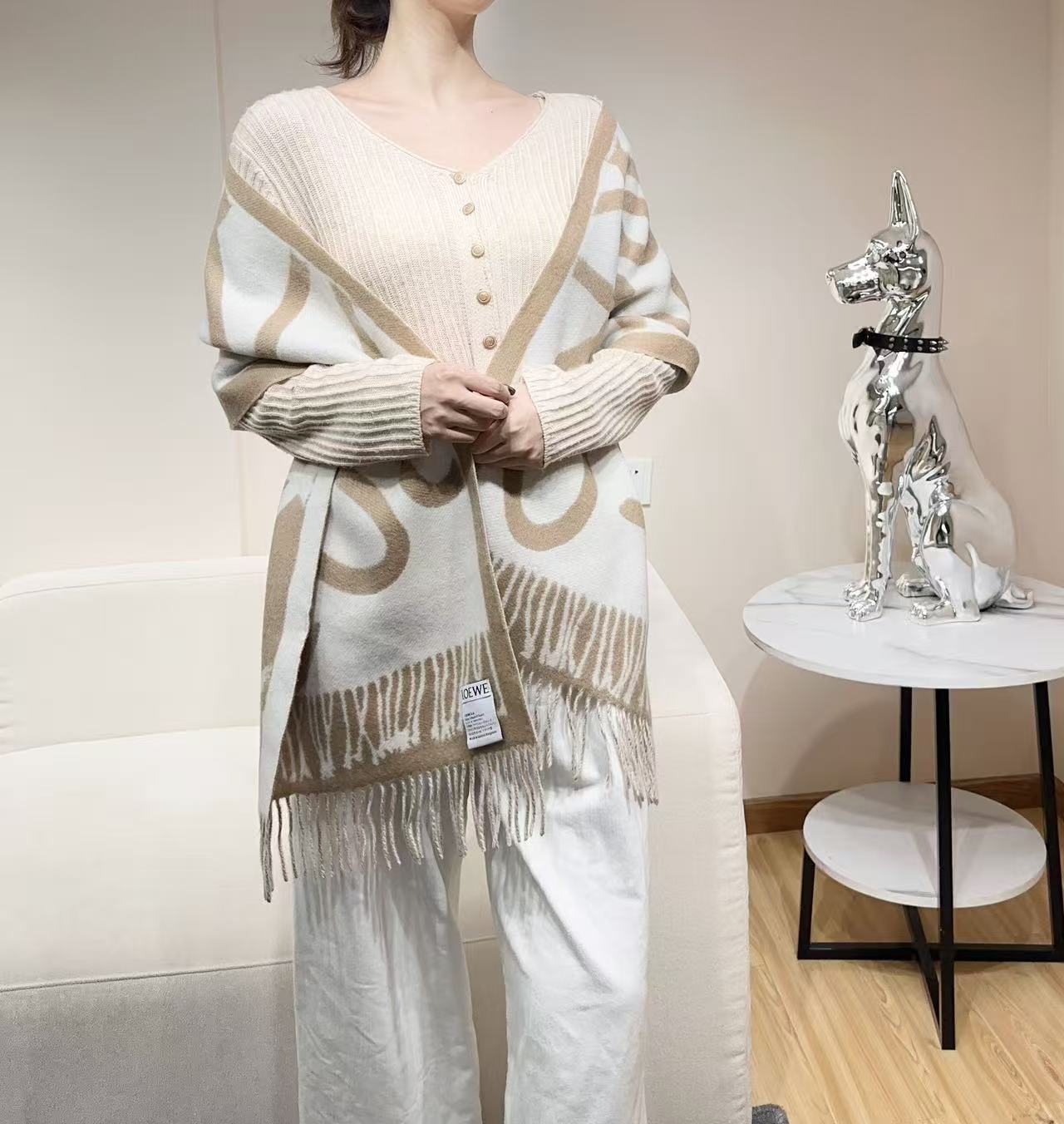 ❤️上新！Loewe新品❗️罗意威很幸運拿到這個品牌的東西，真的不多見，很少在國內做訂單，款式真的少的可