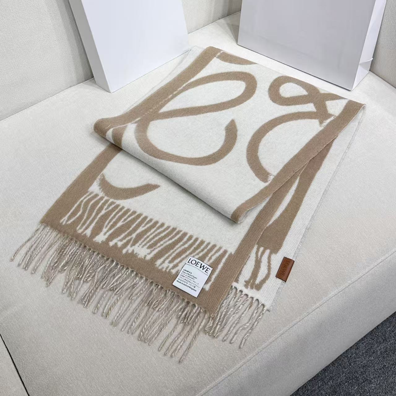 ❤️上新！Loewe新品❗️罗意威很幸運拿到這個品牌的東西，真的不多見，很少在國內做訂單，款式真的少的可