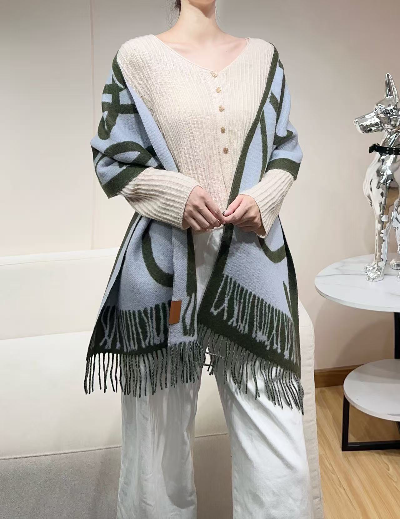 ❤️上新！Loewe新品❗️罗意威很幸運拿到這個品牌的東西，真的不多見，很少在國內做訂單，款式真的少的可