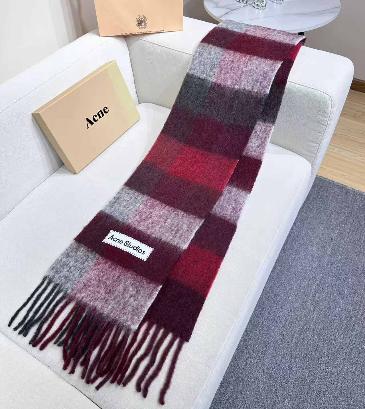 2025年爆款到货！✔️原厂原单，ACNE新款羊驼毛➕马海毛彩虹围巾，斯德哥尔摩的温暖色彩！第一眼便爱上