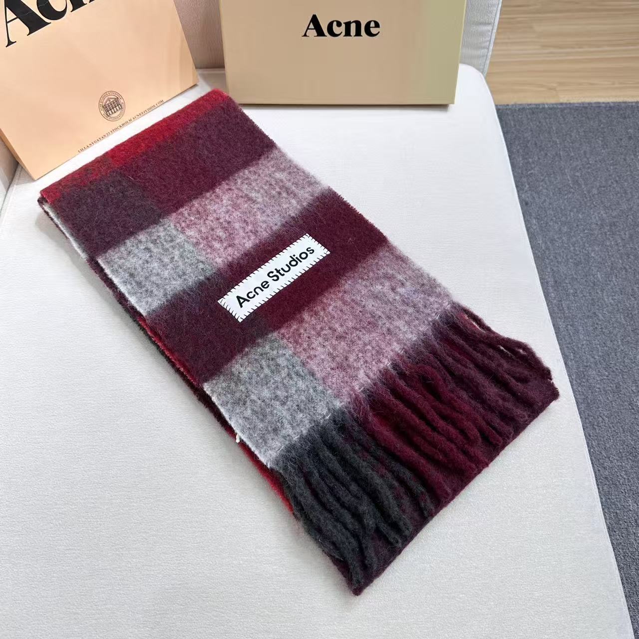 2025年爆款到货！✔️原厂原单，ACNE新款羊驼毛➕马海毛彩虹围巾，斯德哥尔摩的温暖色彩！第一眼便爱上