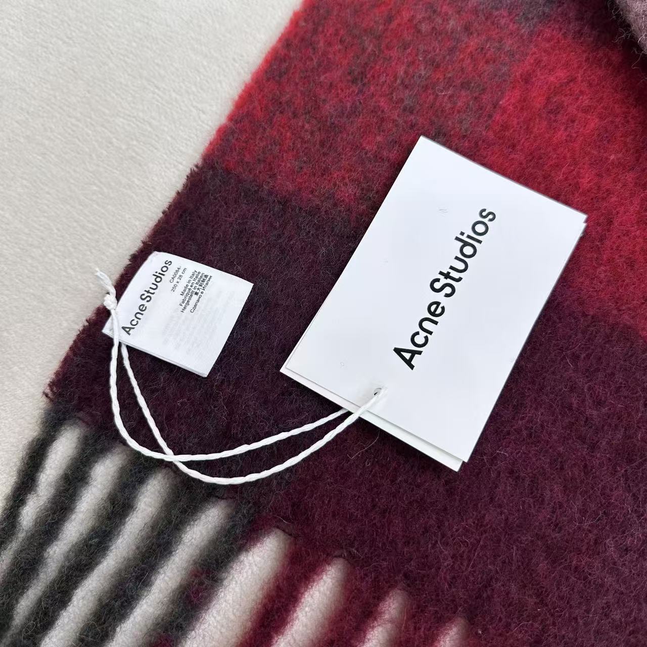 2025年爆款到货！✔️原厂原单，ACNE新款羊驼毛➕马海毛彩虹围巾，斯德哥尔摩的温暖色彩！第一眼便爱上