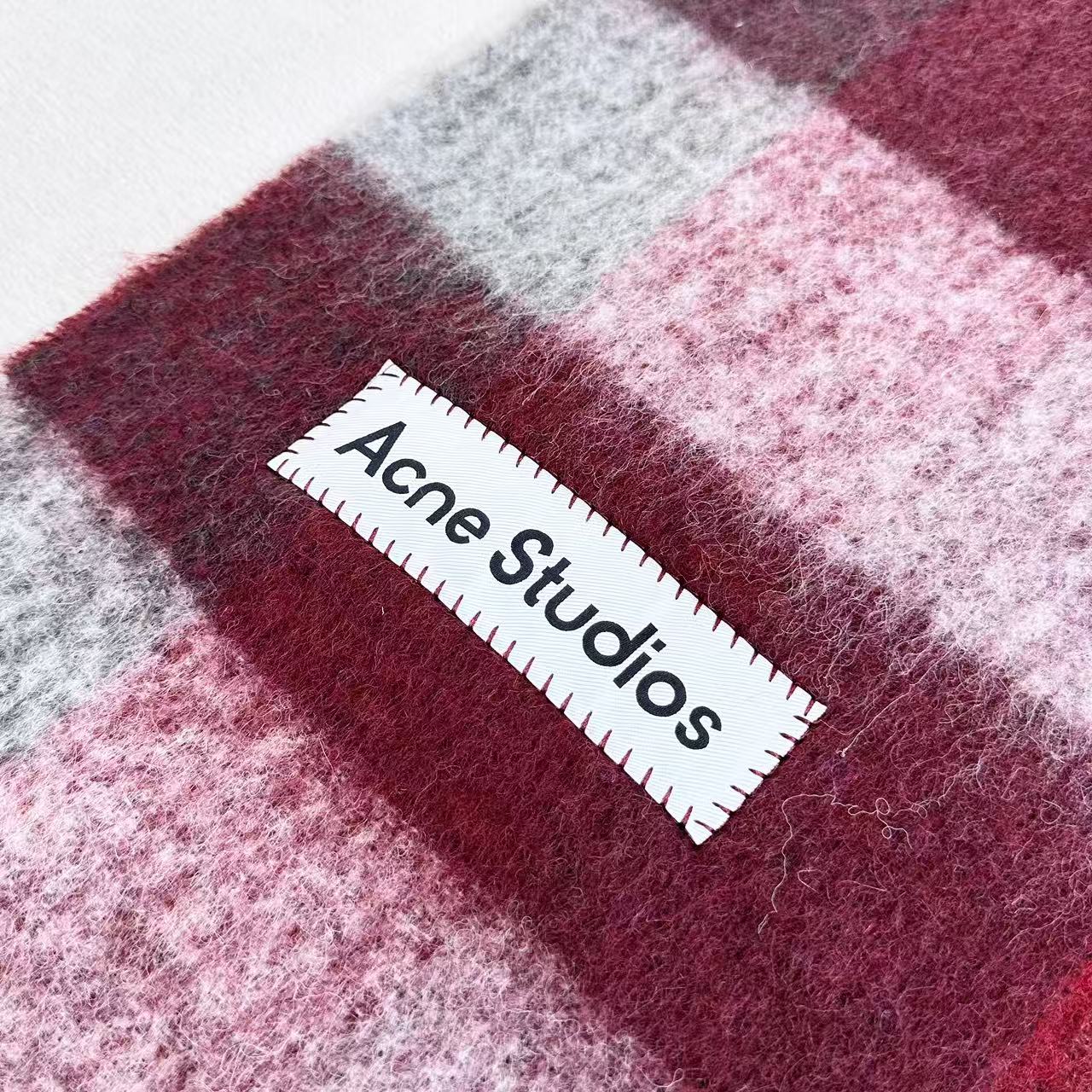 2025年爆款到货！✔️原厂原单，ACNE新款羊驼毛➕马海毛彩虹围巾，斯德哥尔摩的温暖色彩！第一眼便爱上