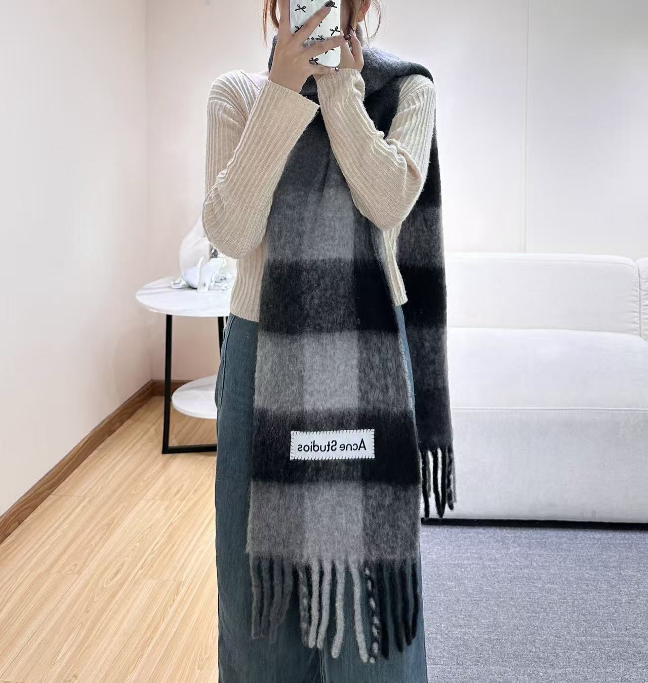 2025年爆款到货！✔️原厂原单，ACNE新款羊驼毛➕马海毛彩虹围巾，斯德哥尔摩的温暖色彩！第一眼便爱上