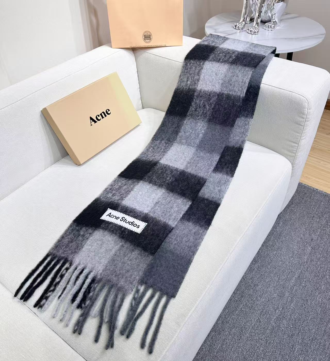 2025年爆款到货！✔️原厂原单，ACNE新款羊驼毛➕马海毛彩虹围巾，斯德哥尔摩的温暖色彩！第一眼便爱上