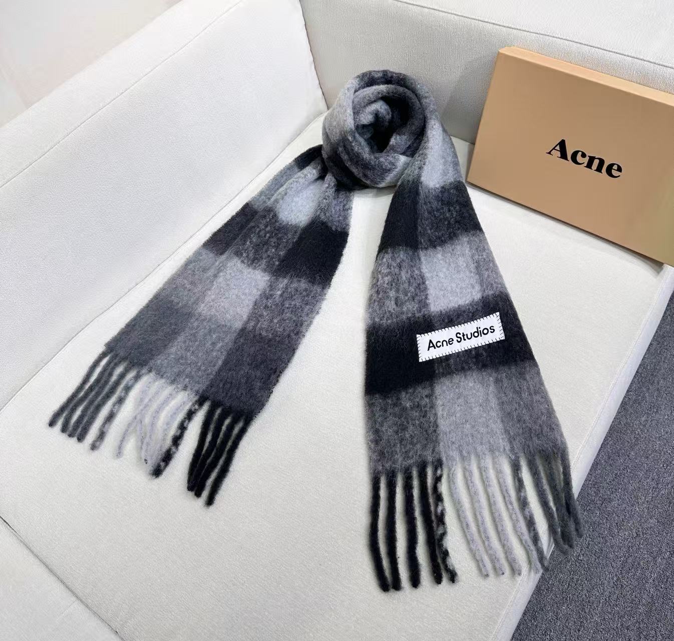 2025年爆款到货！✔️原厂原单，ACNE新款羊驼毛➕马海毛彩虹围巾，斯德哥尔摩的温暖色彩！第一眼便爱上