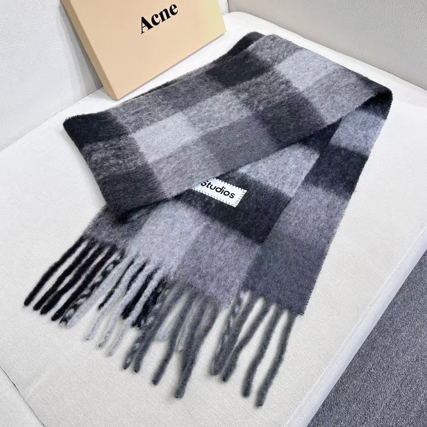 2025年爆款到货！✔️原厂原单，ACNE新款羊驼毛➕马海毛彩虹围巾，斯德哥尔摩的温暖色彩！第一眼便爱上