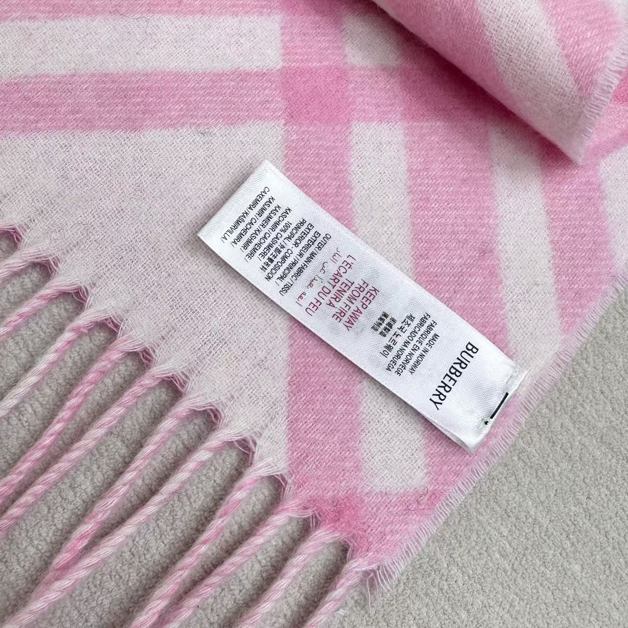 2026怒推走量新款🎊巴宝莉官网最新款💥 100%顶级双面山羊绒材质。非常保暖👑 柔软亲肤，不扎脖😍经典