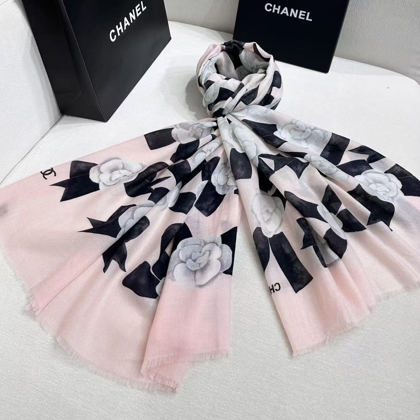 ✨上新 最新款[得意]真心赞👍【羊绒长巾】😘💍实物真心美 🎀披肩配以印花💓💃🏻无论设计喷绘都是非常到位☀