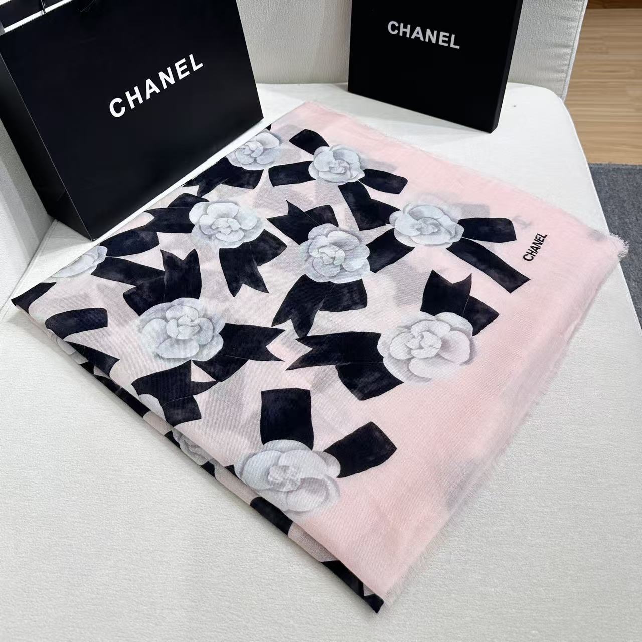 ✨上新 最新款[得意]真心赞👍【羊绒长巾】😘💍实物真心美 🎀披肩配以印花💓💃🏻无论设计喷绘都是非常到位☀