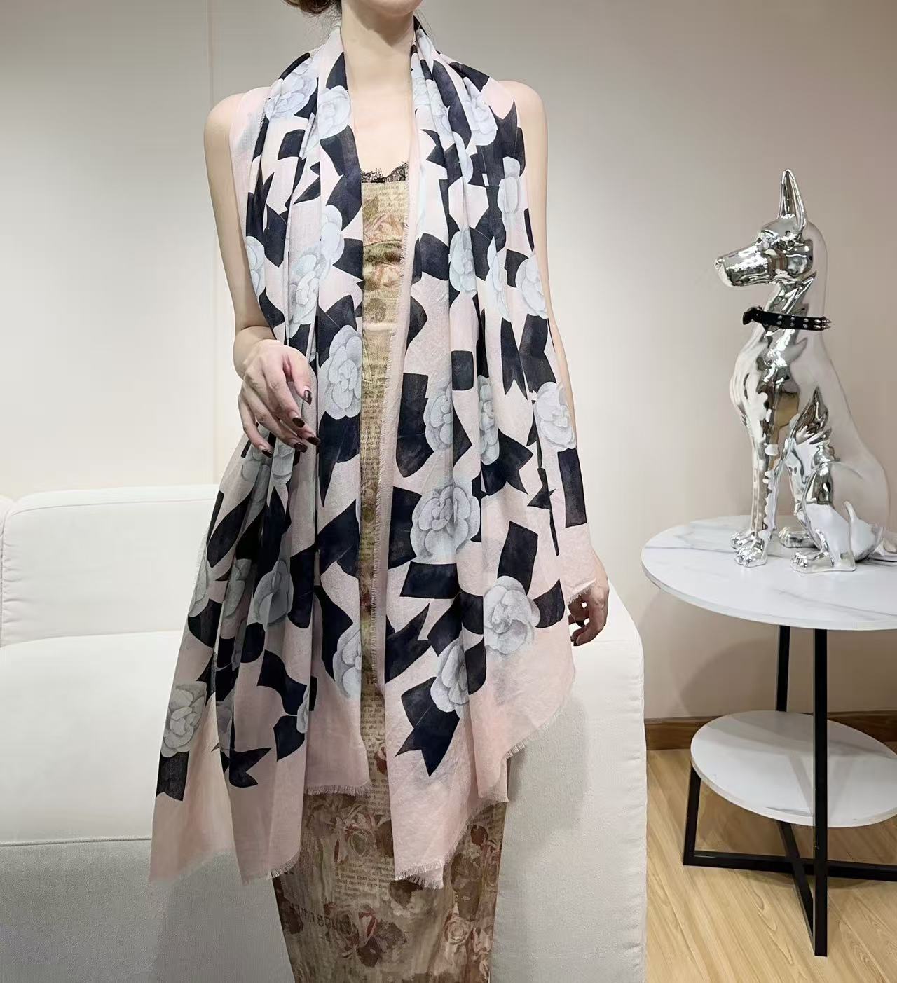 ✨上新 最新款[得意]真心赞👍【羊绒长巾】😘💍实物真心美 🎀披肩配以印花💓💃🏻无论设计喷绘都是非常到位☀