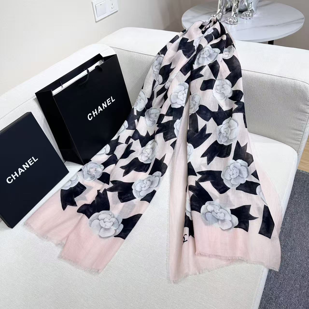 ✨上新 最新款[得意]真心赞👍【羊绒长巾】😘💍实物真心美 🎀披肩配以印花💓💃🏻无论设计喷绘都是非常到位☀