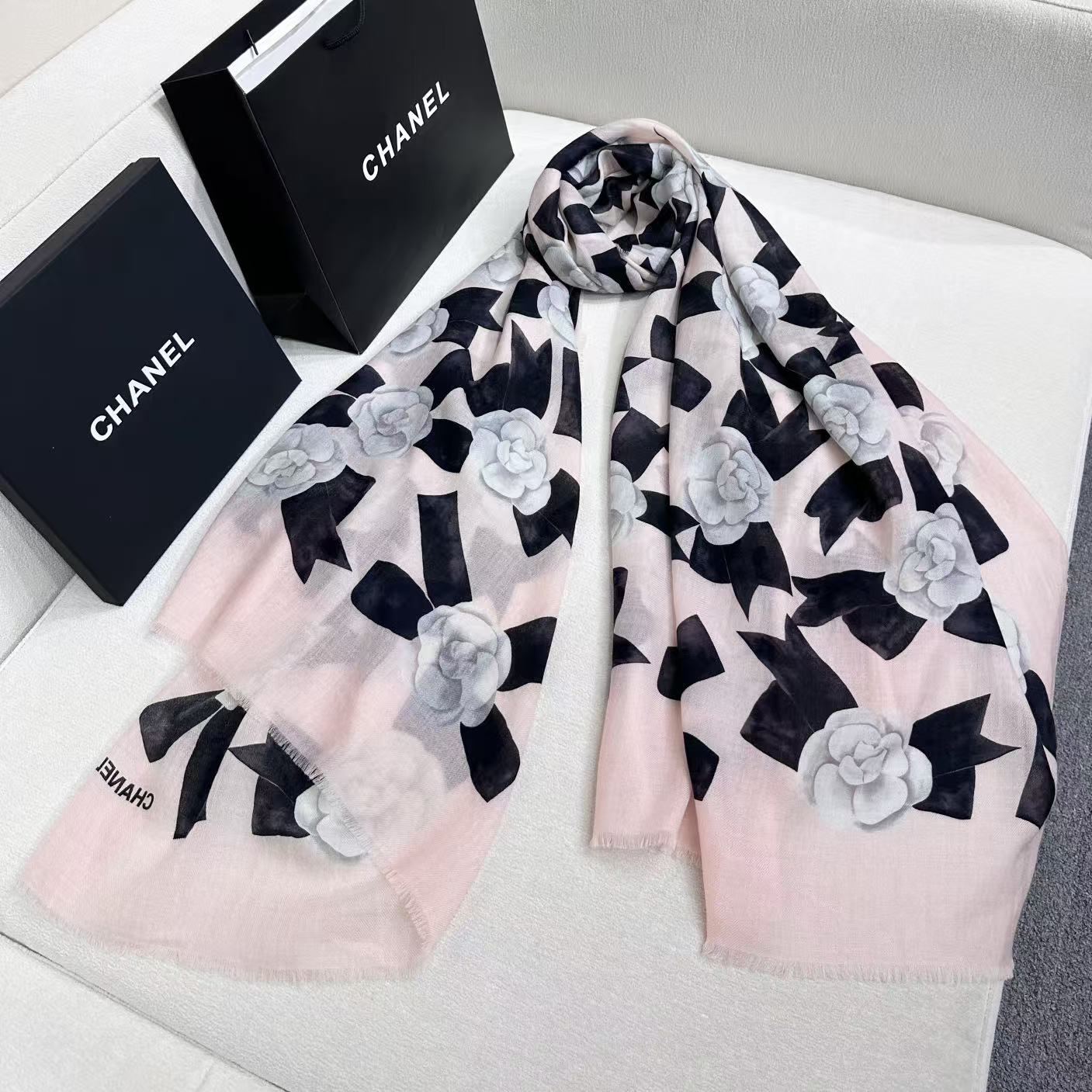 ✨上新 最新款[得意]真心赞👍【羊绒长巾】😘💍实物真心美 🎀披肩配以印花💓💃🏻无论设计喷绘都是非常到位☀