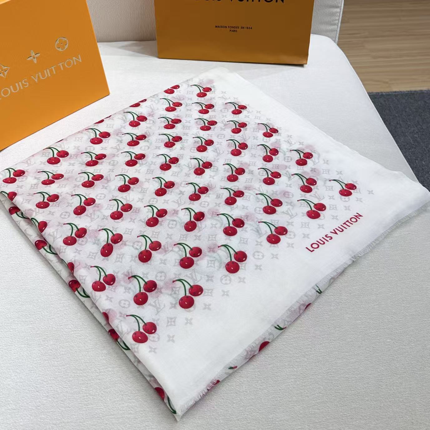 LV X TM MONOGRAMCERISE LV × TM Monogram Cerise 出自路易威