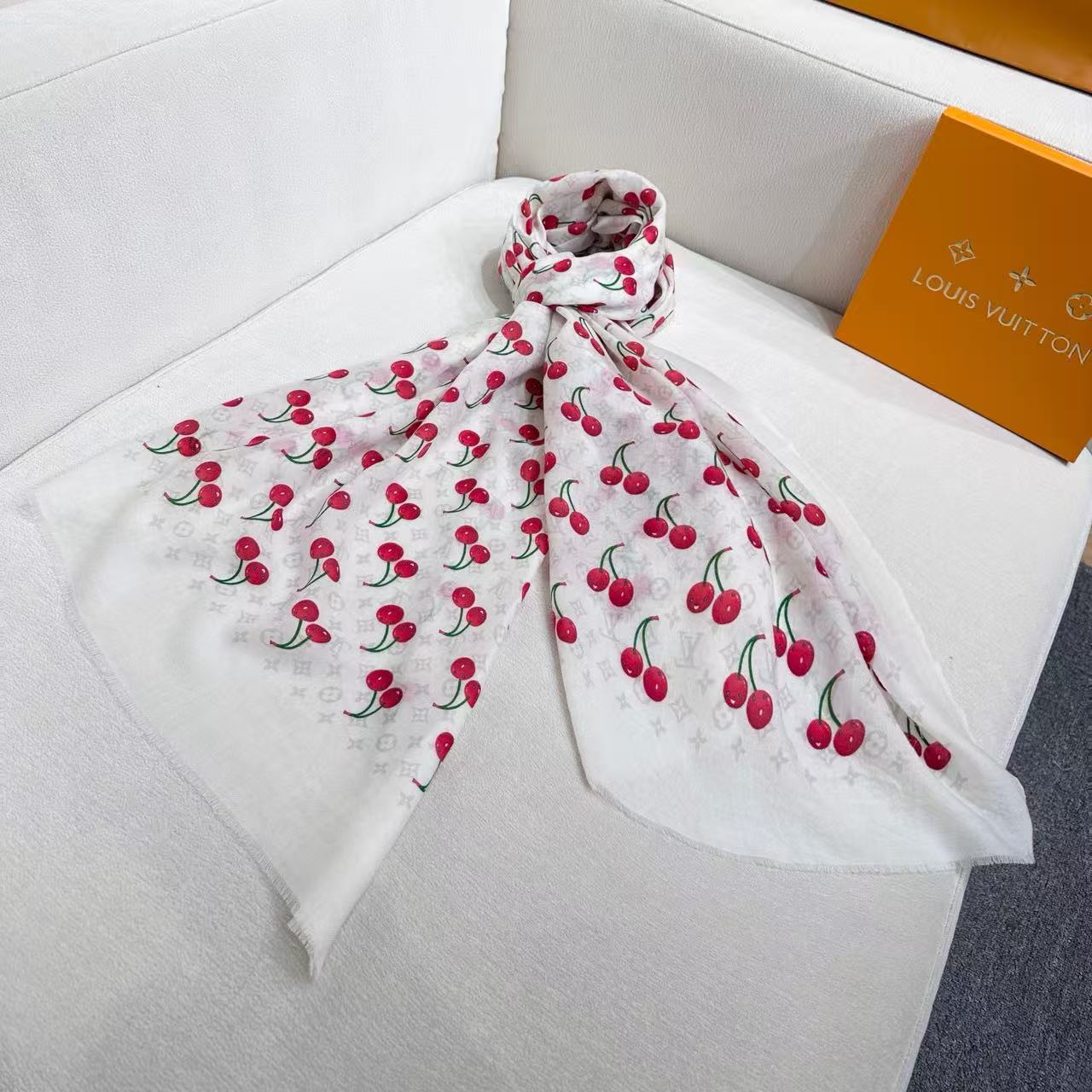 LV X TM MONOGRAMCERISE LV × TM Monogram Cerise 出自路易威