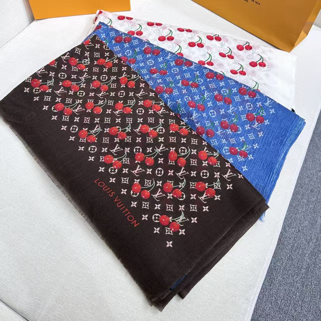 LV X TM MONOGRAMCERISE LV × TM Monogram Cerise 出自路易威