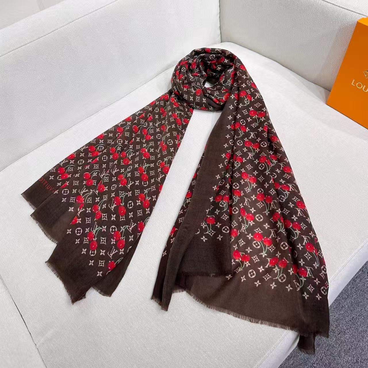 LV X TM MONOGRAMCERISE LV × TM Monogram Cerise 出自路易威