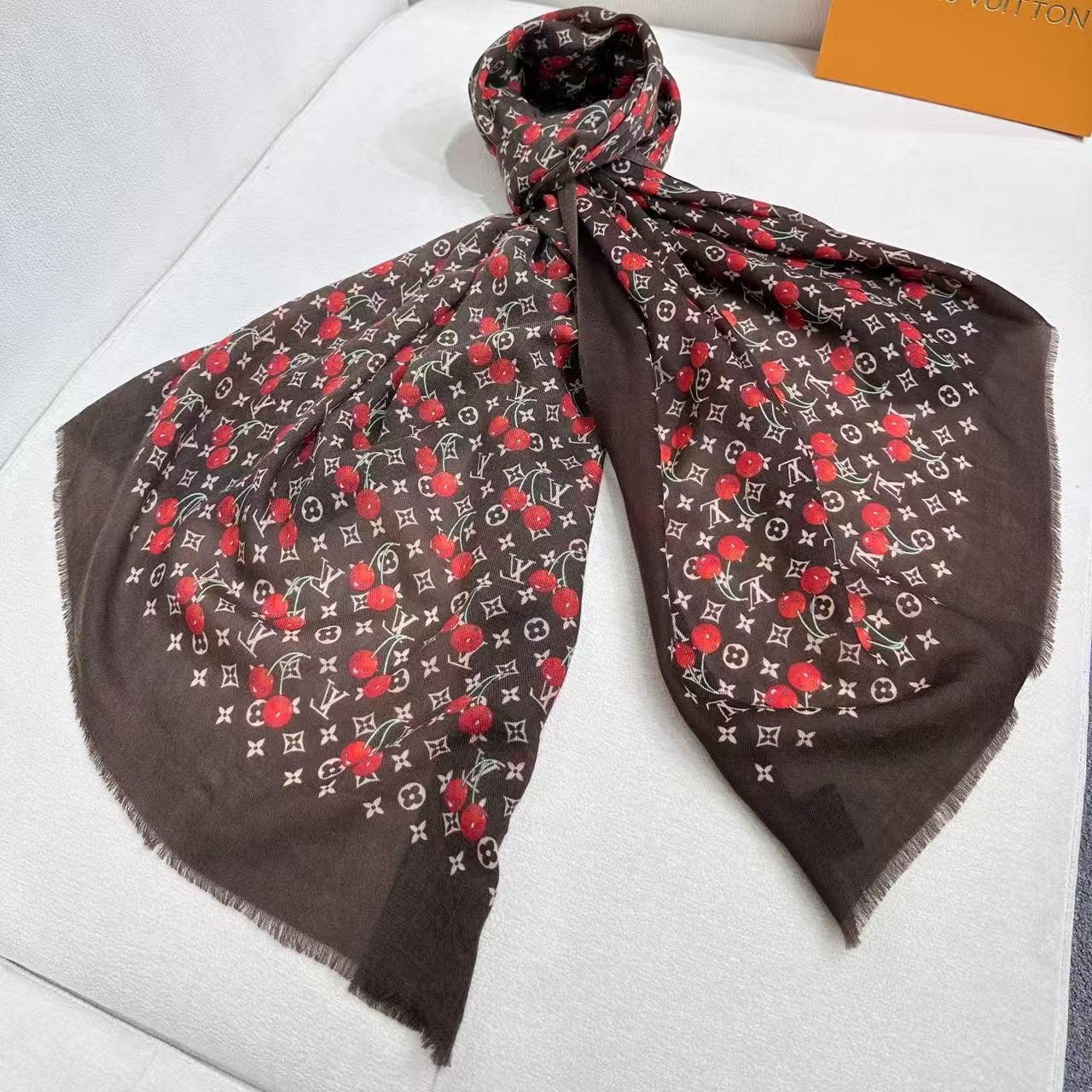 LV X TM MONOGRAMCERISE LV × TM Monogram Cerise 出自路易威