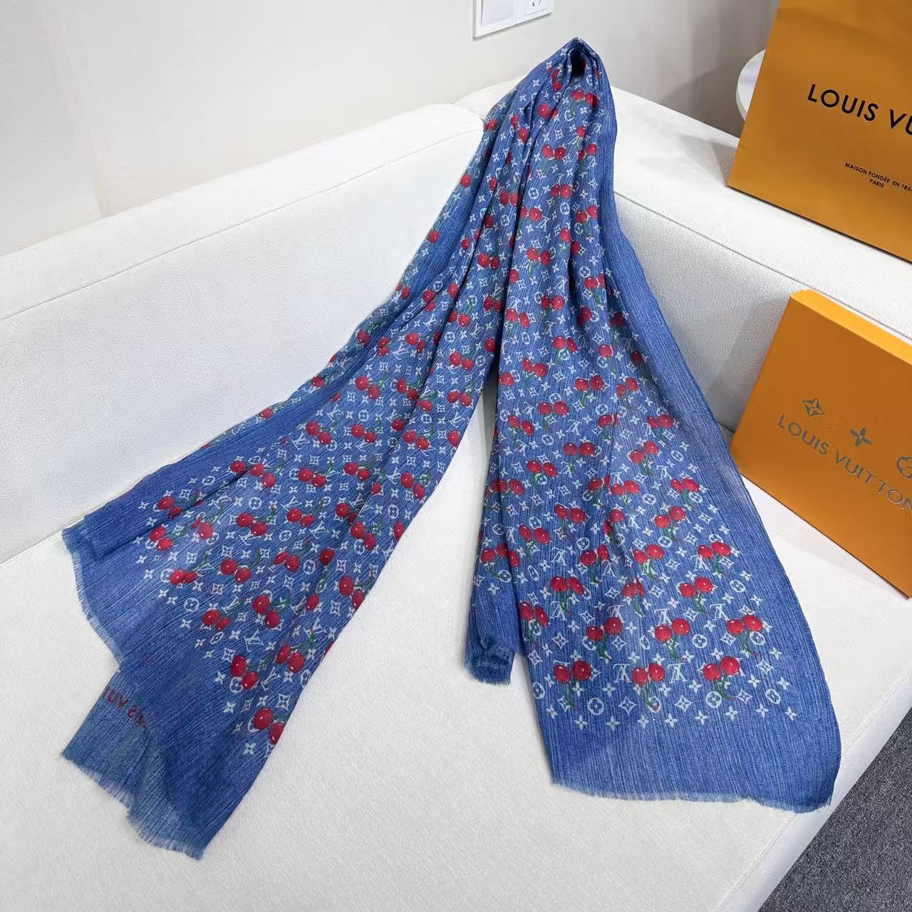 LV X TM MONOGRAMCERISE LV × TM Monogram Cerise 出自路易威