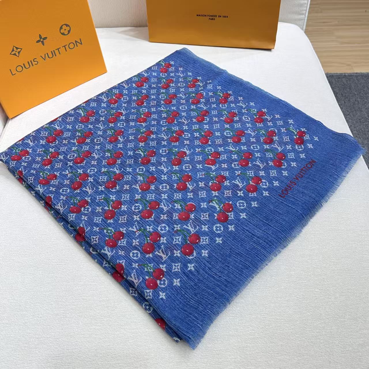 LV X TM MONOGRAMCERISE LV × TM Monogram Cerise 出自路易威