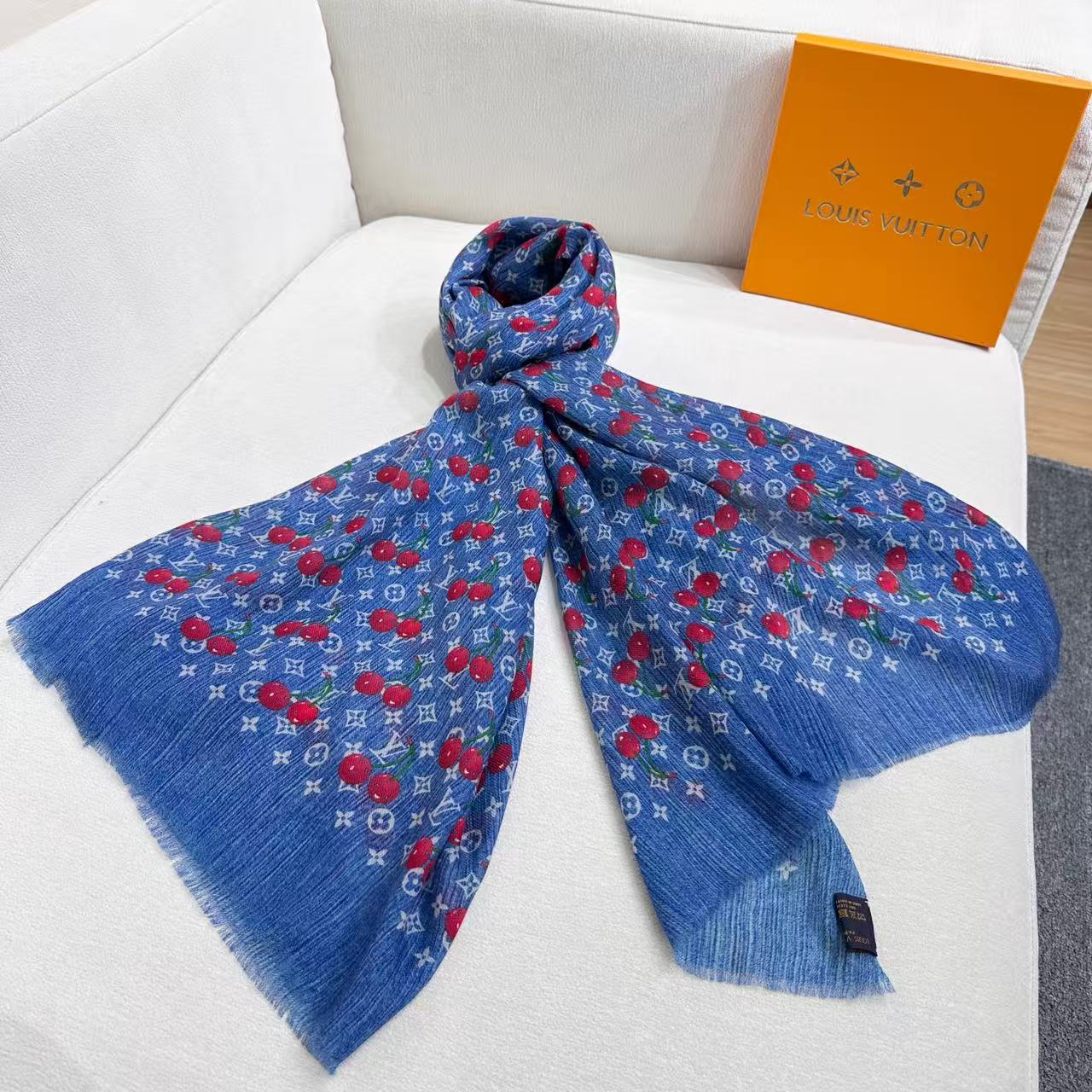 LV X TM MONOGRAMCERISE LV × TM Monogram Cerise 出自路易威