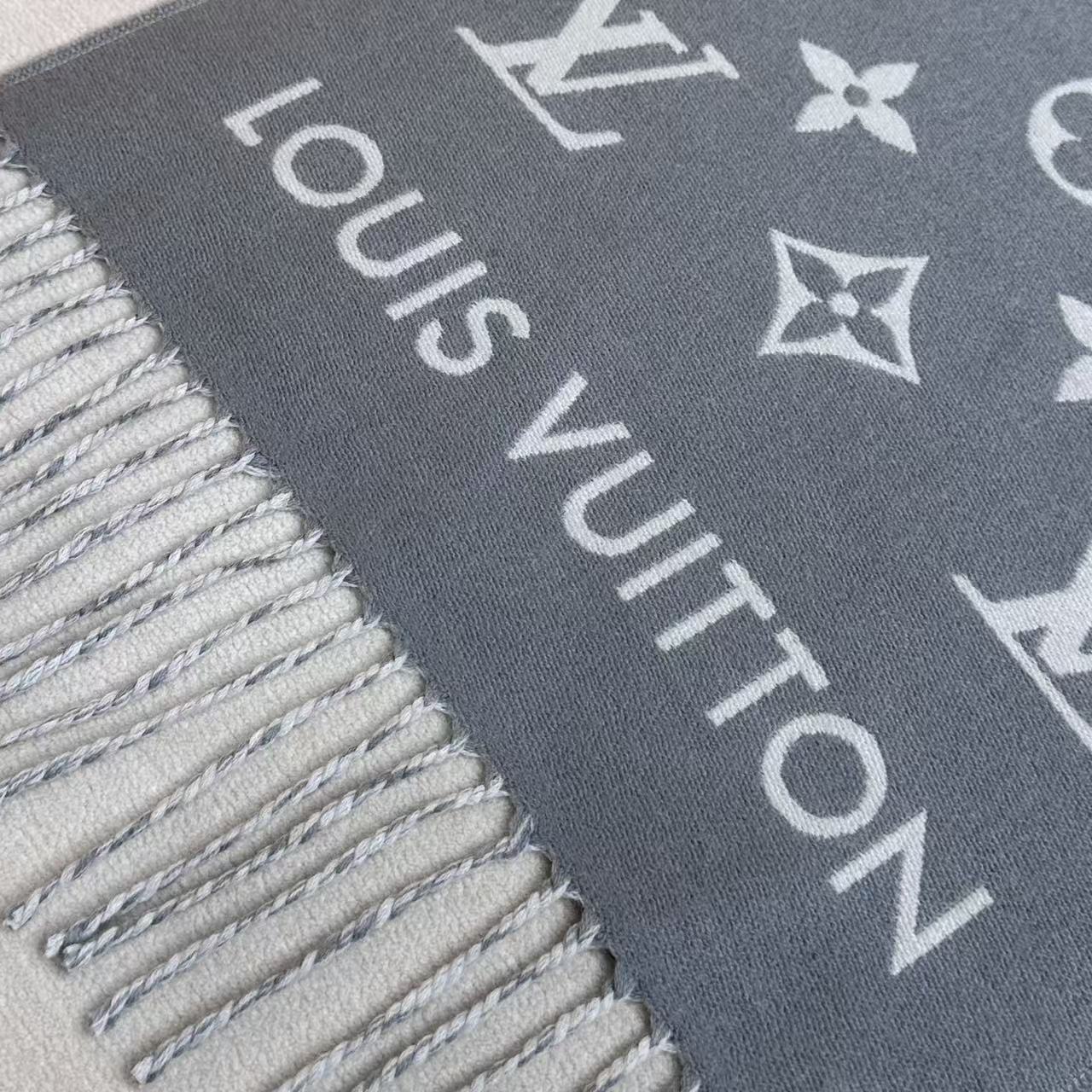 路易威登经典围巾以Vivienne Reykjavik 2.0 版本迎接马年新春。 Monogram 图