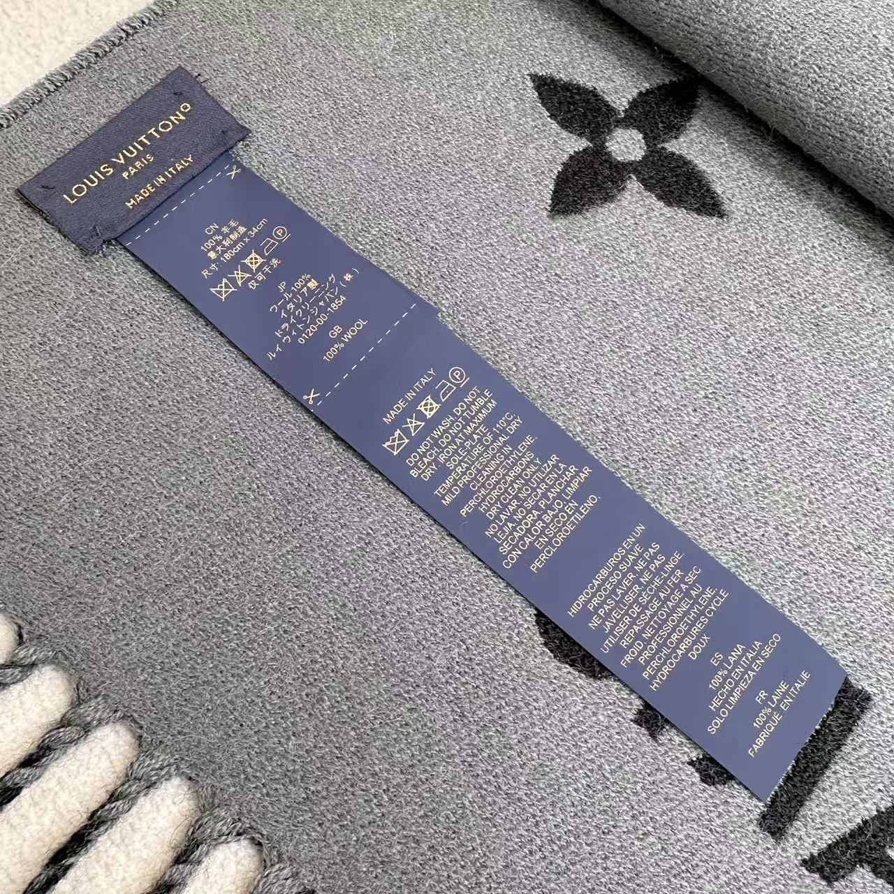 路易威登经典围巾以Vivienne Reykjavik 2.0 版本迎接马年新春。 Monogram 图