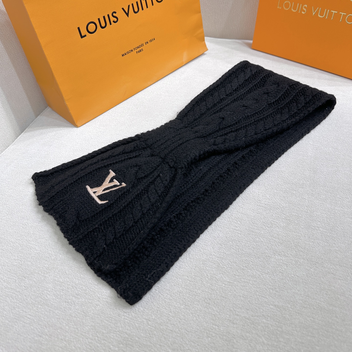 ❤️上新！LV永不冻结围脖 135*20cm 100%羊毛 Never Freeze 围巾选用柔暖羊毛 