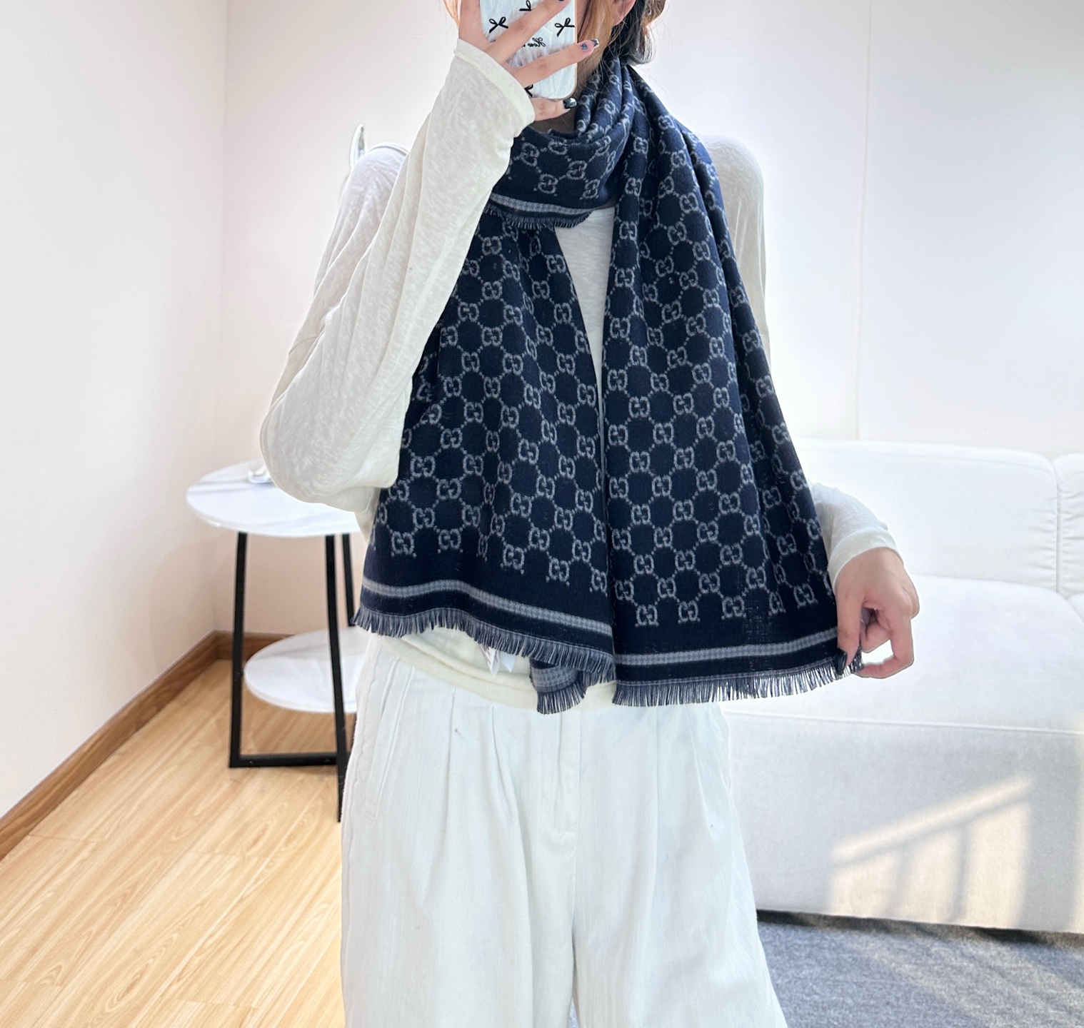 G家最新款风格小字母面料：羊毛，尺寸：47*180羊毛真丝围巾，装饰超大造型设计GG图案。于1970年代