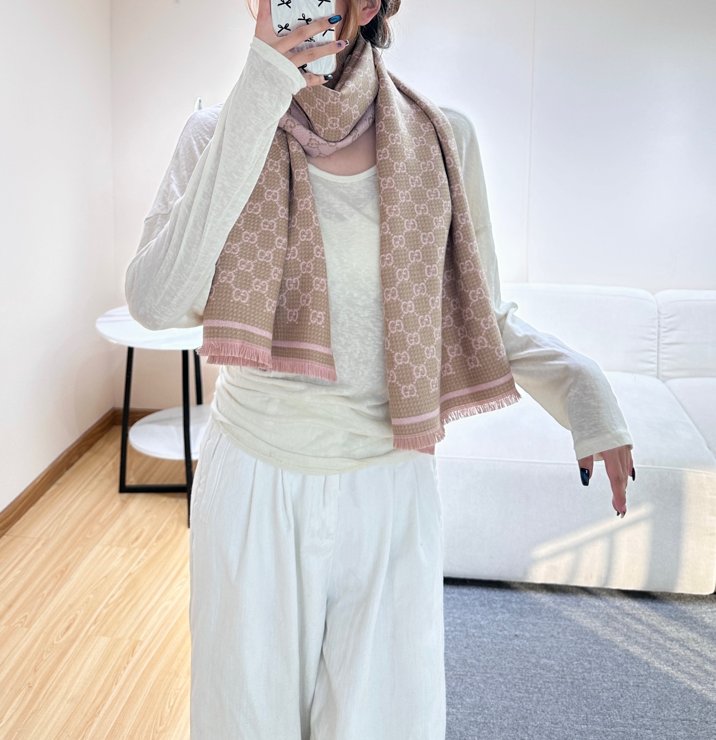 G家最新款风格小字母面料：羊毛，尺寸：47*180羊毛真丝围巾，装饰超大造型设计GG图案。于1970年代