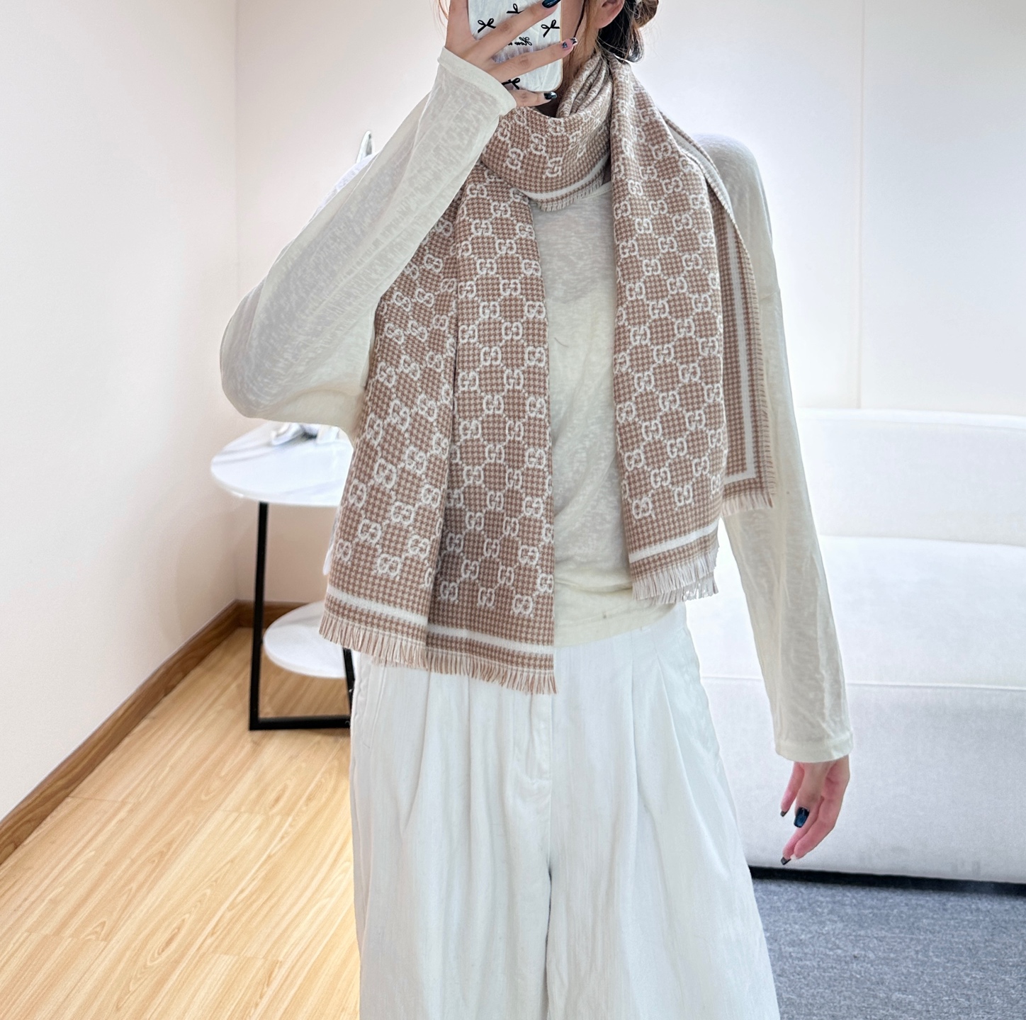 G家最新款风格小字母面料：羊毛，尺寸：47*180羊毛真丝围巾，装饰超大造型设计GG图案。于1970年代