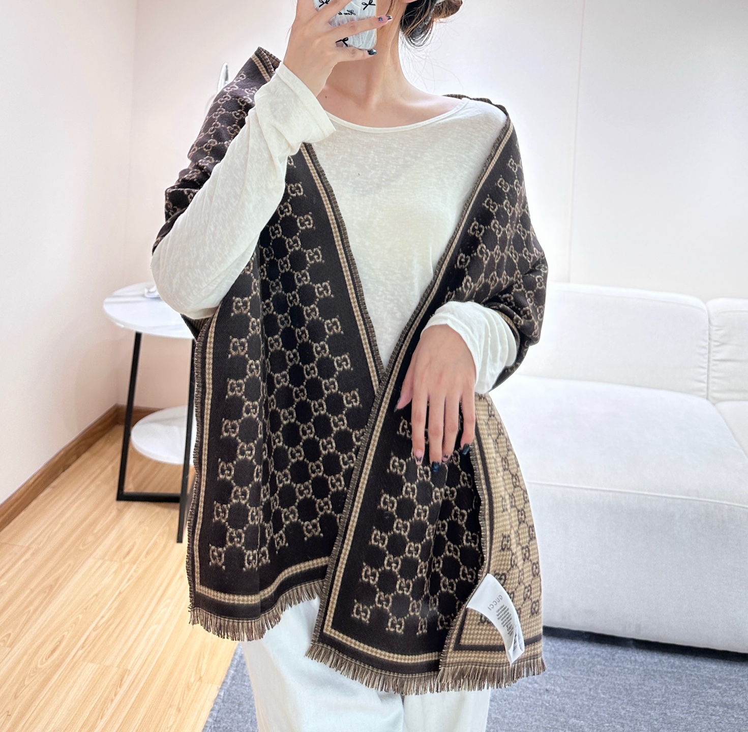 G家最新款风格小字母面料：羊毛，尺寸：47*180羊毛真丝围巾，装饰超大造型设计GG图案。于1970年代