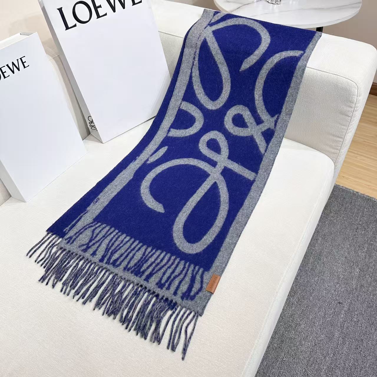 ❤️上新！Loewe新品❗️罗意威很幸運拿到這個品牌的東西，真的不多見，很少在國內做訂單，款式真的少的可
