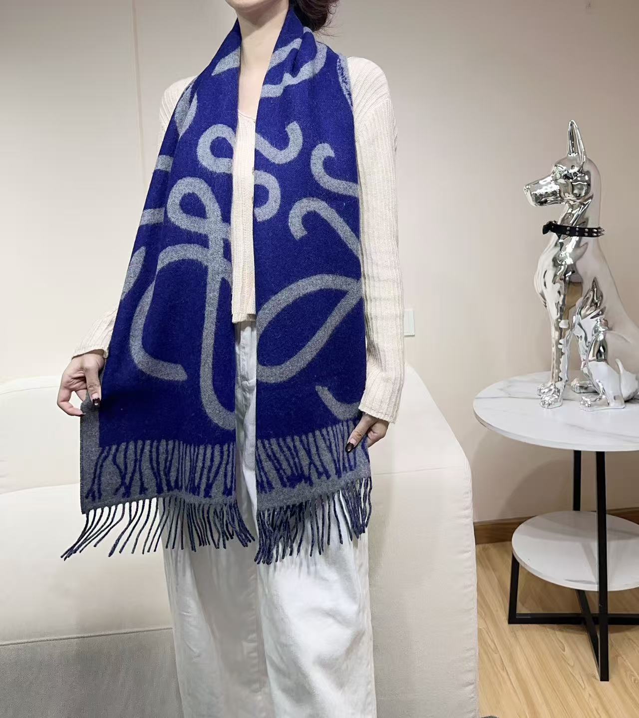 ❤️上新！Loewe新品❗️罗意威很幸運拿到這個品牌的東西，真的不多見，很少在國內做訂單，款式真的少的可