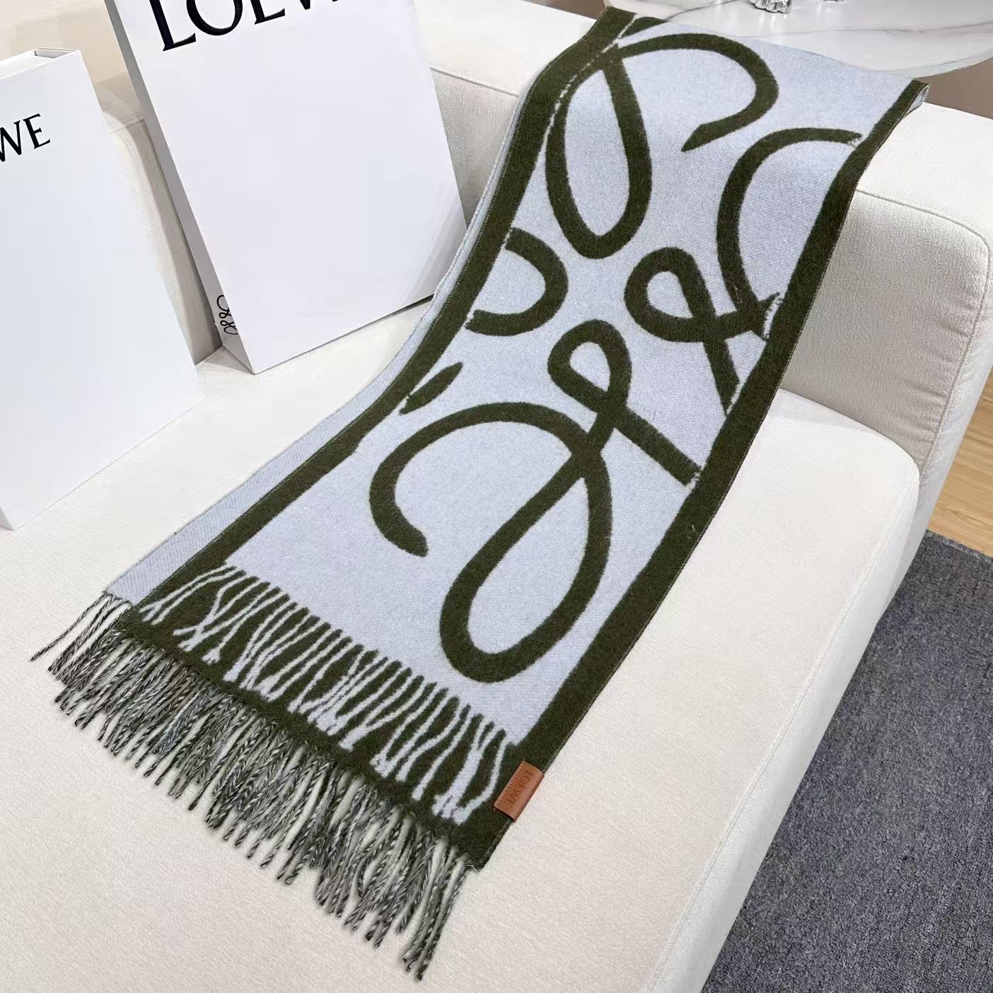 ❤️上新！Loewe新品❗️罗意威很幸運拿到這個品牌的東西，真的不多見，很少在國內做訂單，款式真的少的可