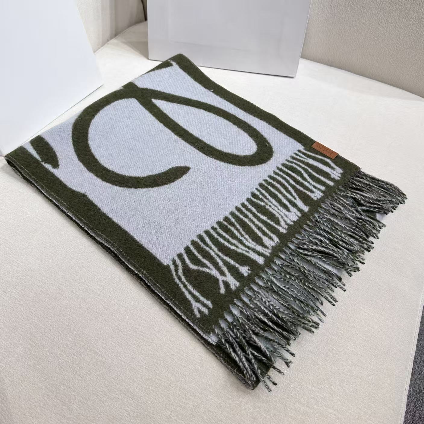 ❤️上新！Loewe新品❗️罗意威很幸運拿到這個品牌的東西，真的不多見，很少在國內做訂單，款式真的少的可