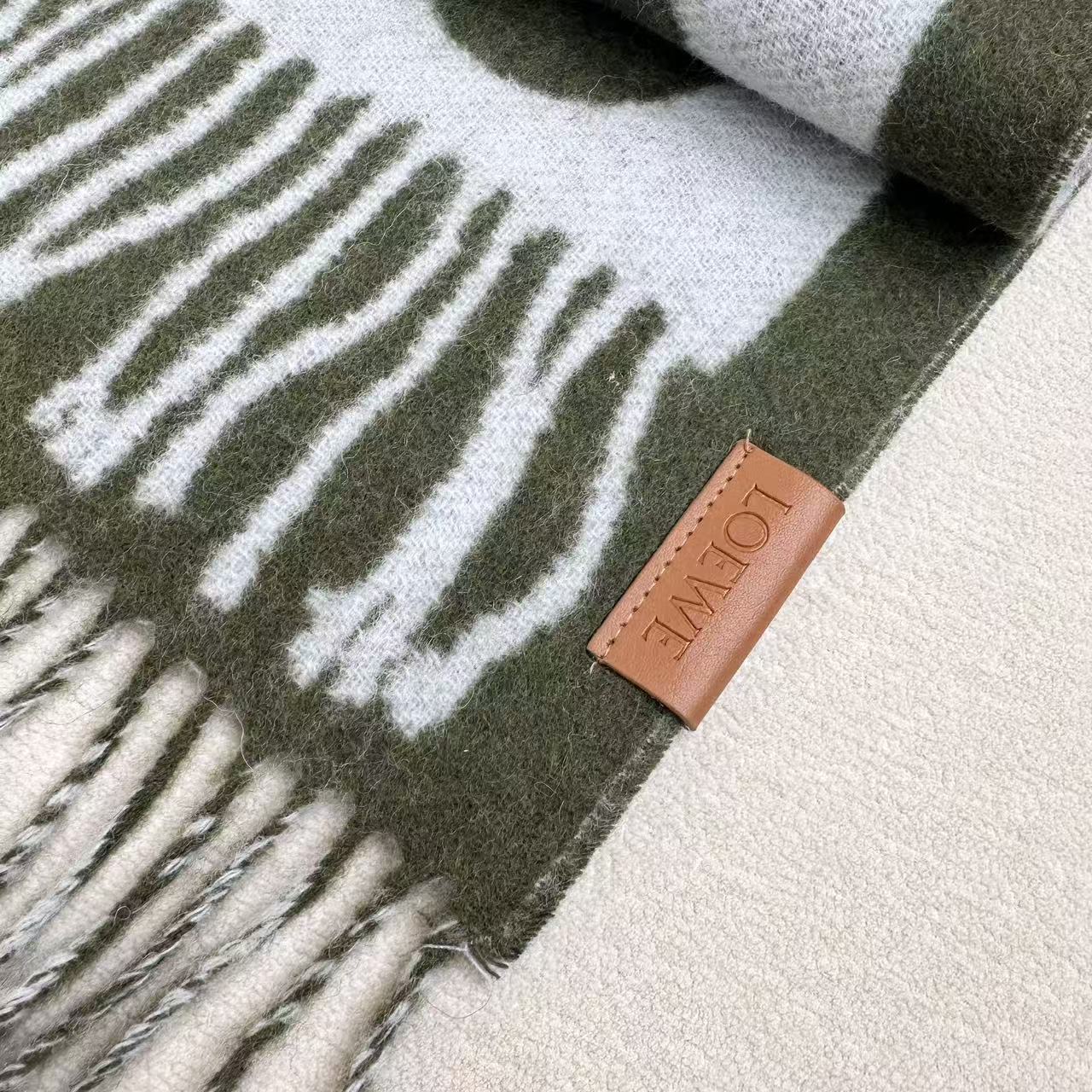 ❤️上新！Loewe新品❗️罗意威很幸運拿到這個品牌的東西，真的不多見，很少在國內做訂單，款式真的少的可