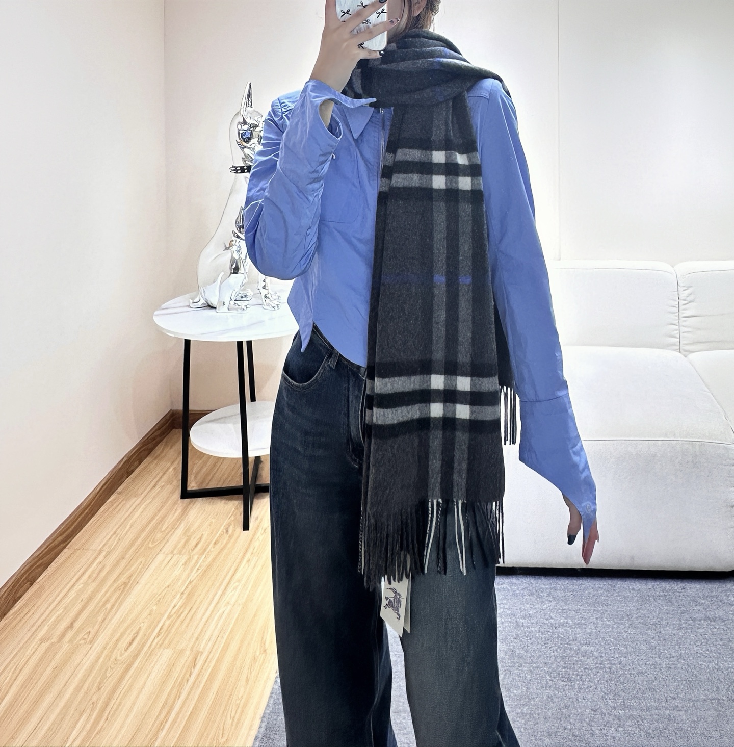 Burberry 巴宝莉宽版经典格纹羊绒围巾🧣张婧仪同款！太多人在等，抢到靠运气！100%羊绒，特别柔软