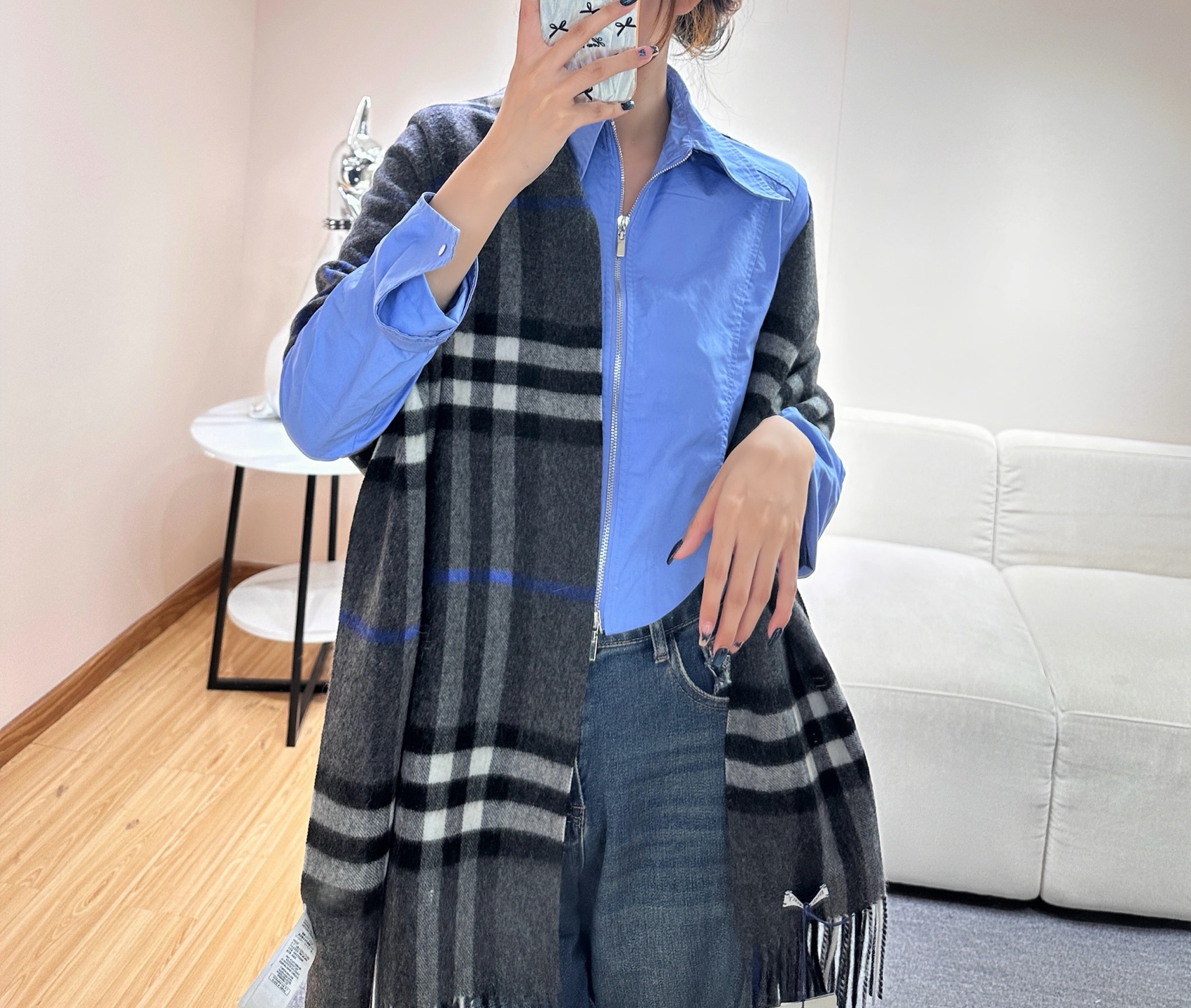 Burberry 巴宝莉宽版经典格纹羊绒围巾🧣张婧仪同款！太多人在等，抢到靠运气！100%羊绒，特别柔软