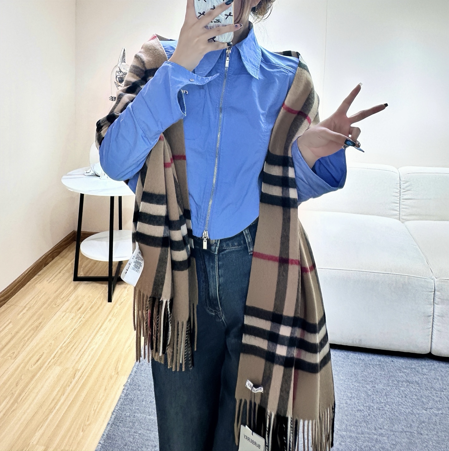 Burberry 巴宝莉宽版经典格纹羊绒围巾🧣张婧仪同款！太多人在等，抢到靠运气！100%羊绒，特别柔软