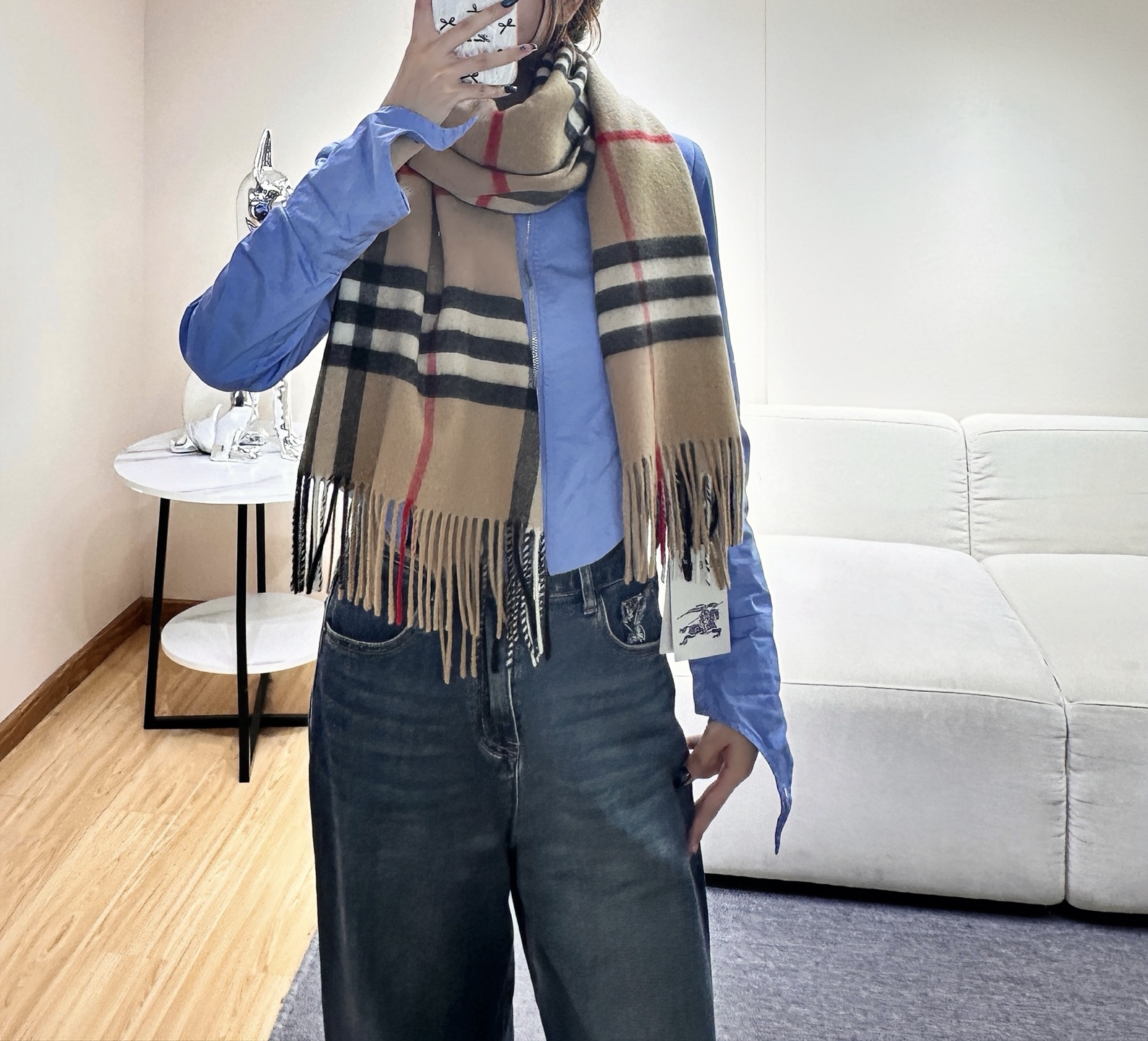 Burberry 巴宝莉宽版经典格纹羊绒围巾🧣张婧仪同款！太多人在等，抢到靠运气！100%羊绒，特别柔软