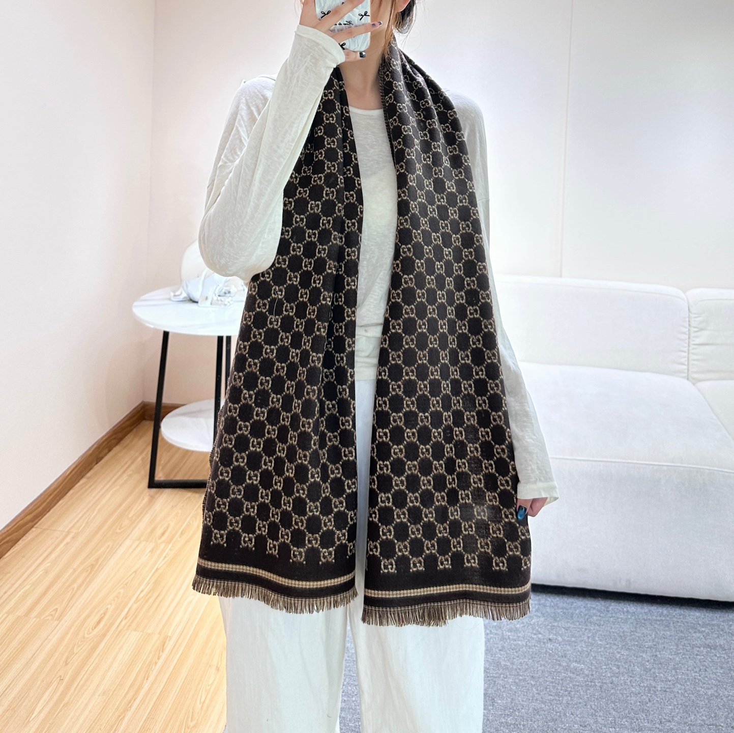 G家最新款风格小字母面料：羊毛，尺寸：47*180羊毛真丝围巾，装饰超大造型设计GG图案。于1970年代