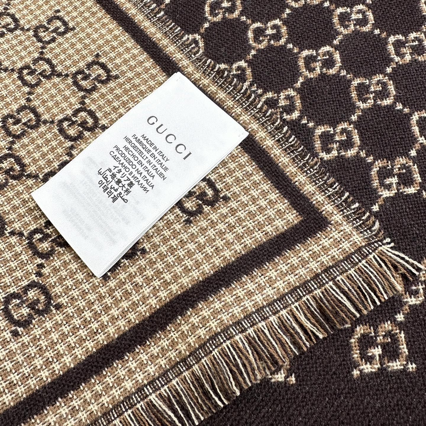 G家最新款风格小字母面料：羊毛，尺寸：47*180羊毛真丝围巾，装饰超大造型设计GG图案。于1970年代