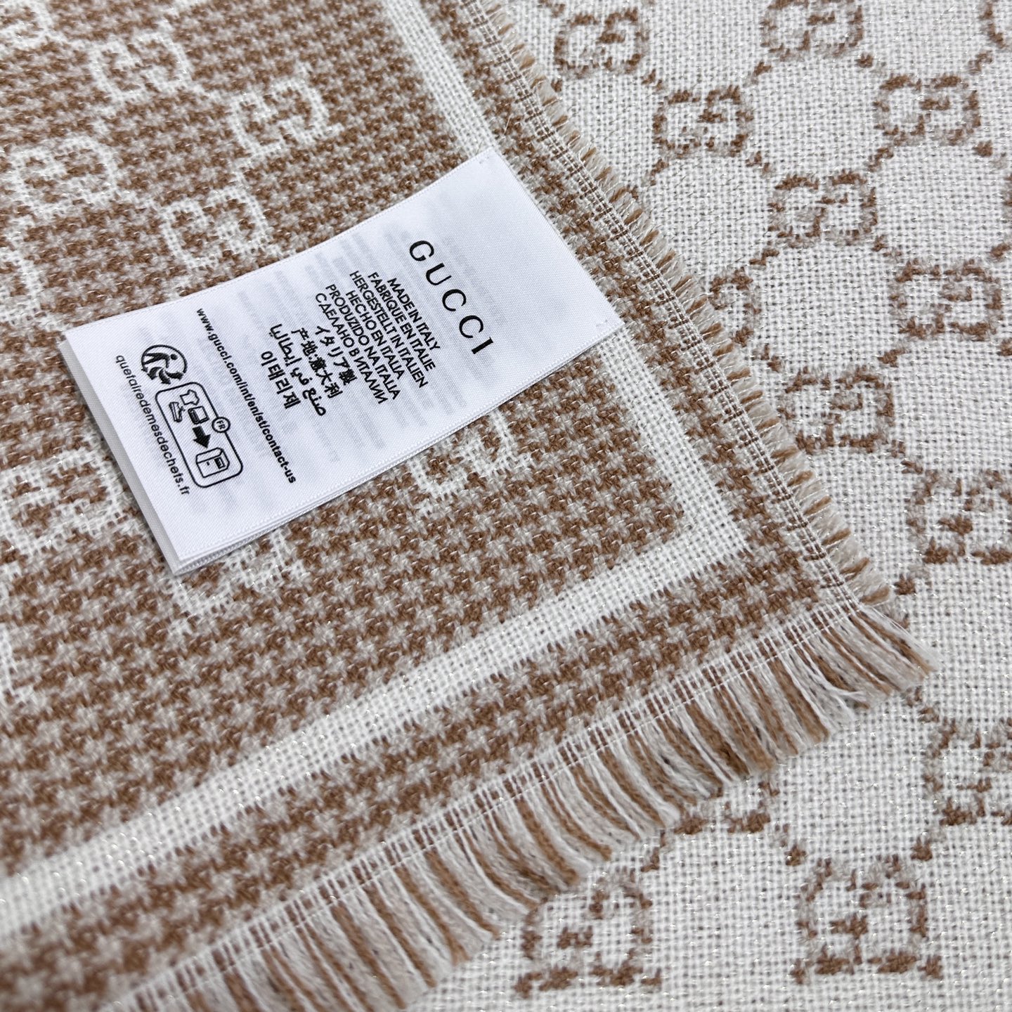 G家最新款风格小字母面料：羊毛，尺寸：47*180羊毛真丝围巾，装饰超大造型设计GG图案。于1970年代