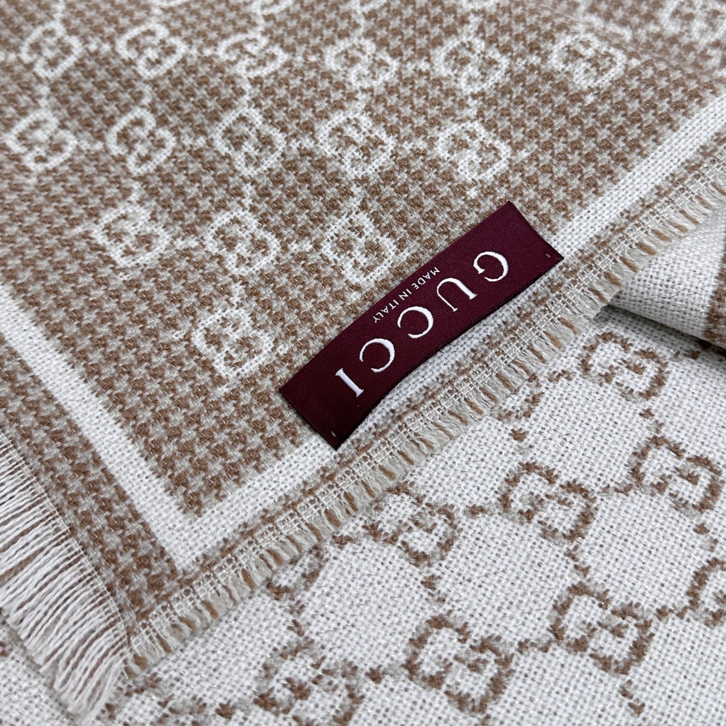 G家最新款风格小字母面料：羊毛，尺寸：47*180羊毛真丝围巾，装饰超大造型设计GG图案。于1970年代