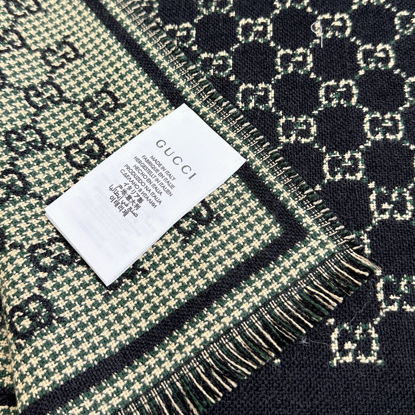 G家最新款风格小字母面料：羊毛，尺寸：47*180羊毛真丝围巾，装饰超大造型设计GG图案。于1970年代